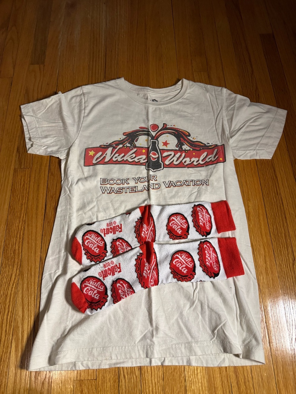 Fallout 76 Nuka Cola World Men’s Small Shirt and Socks Set
